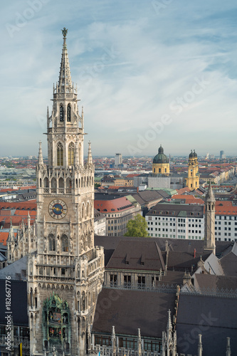 Blick auf das Rathaus und die Stadt München 