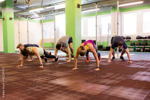 Fototapeta Naklejka Na Ścianę i Meble -  group of people exercising in gym