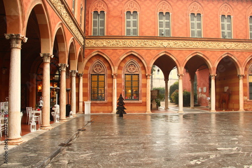 Portico di Palazzo Trecchi a Cremona © misterbike