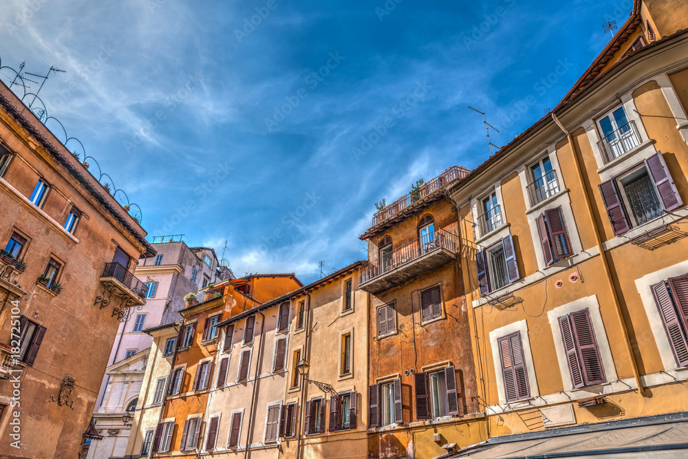 Fototapeta premium Clear sky over a picturesque square in Rome