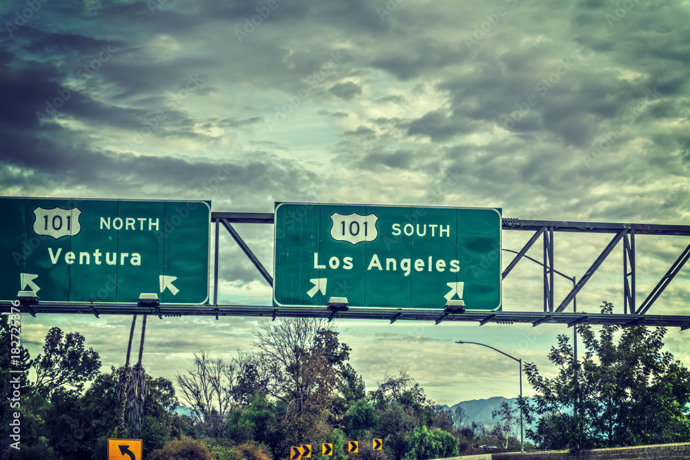 Naklejka premium Znak zjazdu Los Angeles na autostradzie 101