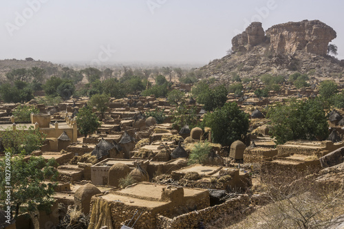 Obraz na plátně The cliffs above the village of Songo in the Dogon country, Mali