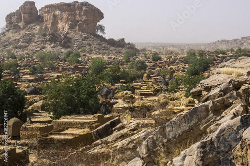 Φωτογραφία The cliffs above the village of Songo in the Dogon country, Mali