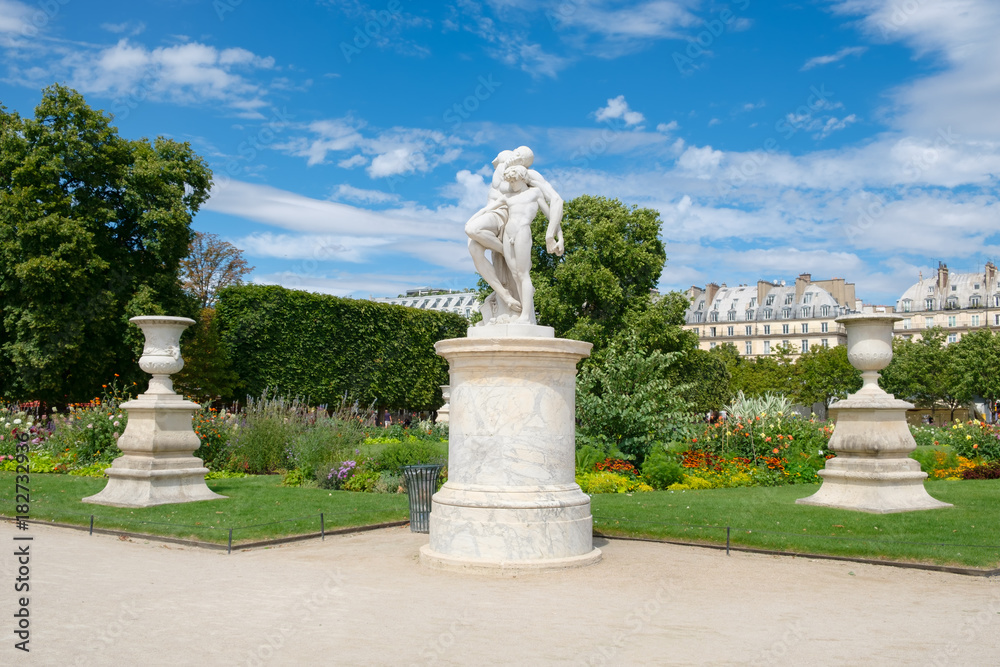 Obraz premium The Tuileries Garden on a summer day in Paris