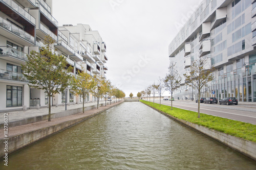 Водный канал  в районе Орестад, Копенгаген