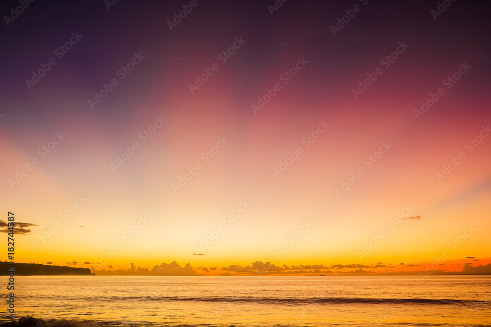 Fototapeta premium Ocean at colorful bright sunset with clouds