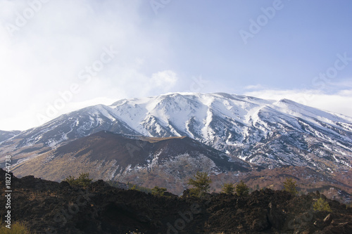 Fototapeta Naklejka Na Ścianę i Meble -  The top of the Etna volcano from 6000 ft