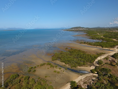 Luftbild mit Inselblick aufs Meer - Teil 4