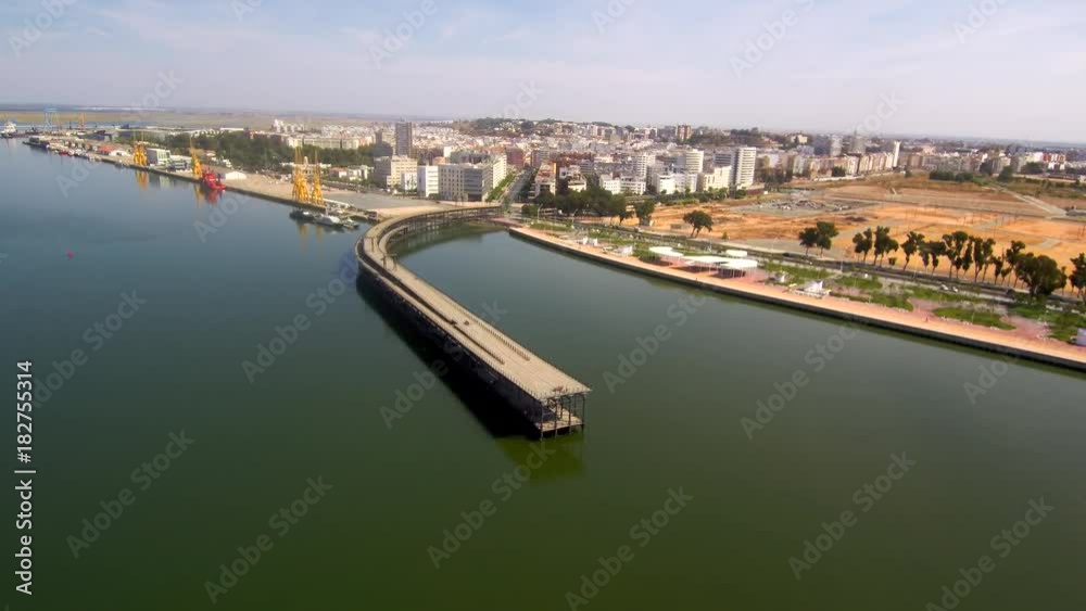 Huelva, Andalucia desde un drone. Muelle embarcadero de Minas de Rio Tinto en Huelva, España Huelva, Andalucia desde un drone. Muelle embarcadero de Minas de Rio Tinto en Huelva, España