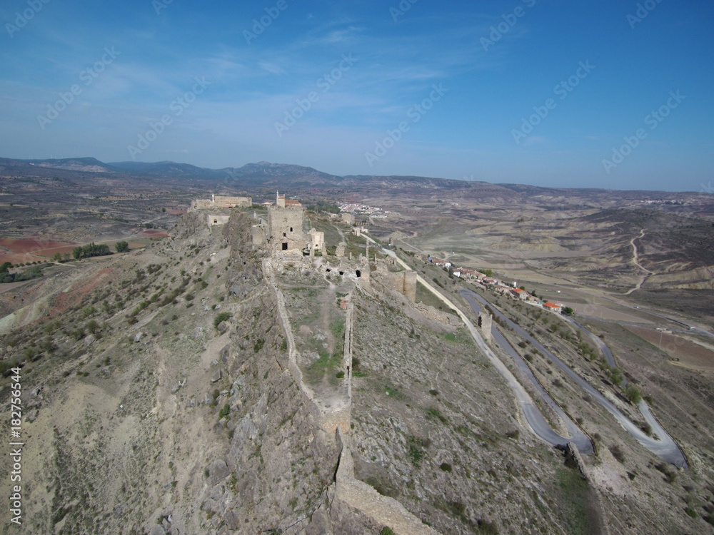 Drone en Villa de Moya, Cuenca, pueblo historico en Castilla la Mancha ( España) Fotografia aerea con drone