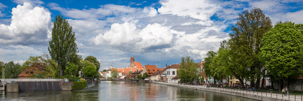 Obraz premium Blick über die Isar nach Landshut