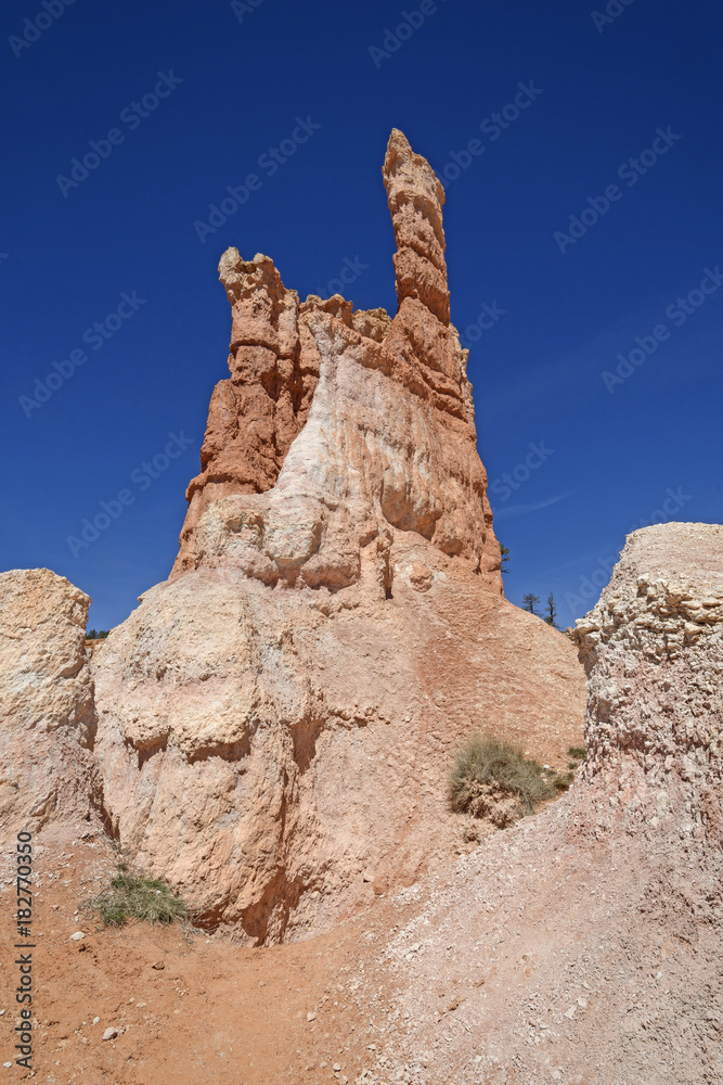 Fototapeta premium Lone Hoodoo Against the Sky