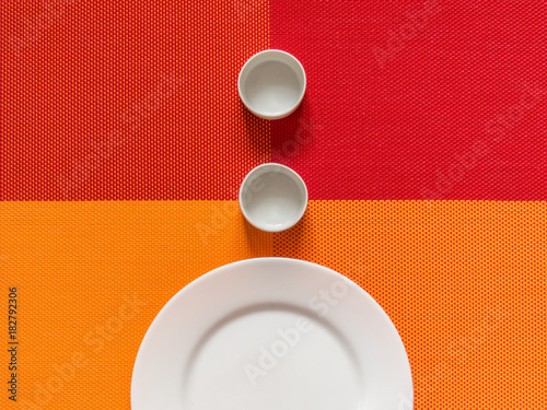 Billede på lærred One plate and two white salt cellars on a red napkin