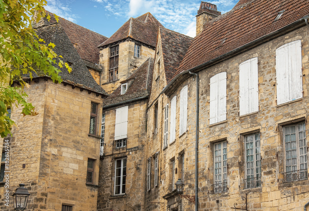 Sarlat-la-Canéda. Constructions anciennes dans le centre historique. Dordogne. Nouvelle Aquitaine