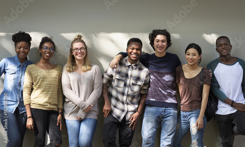 Foto Group of students hanging out