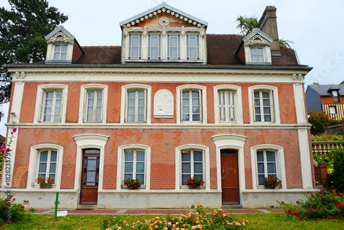 ehemaliges Wohnhaus der Heiligen Sainte Therese in Lisieux © aro49