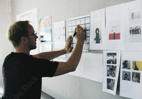 Stampa su Tela Startup businessman  working on a board
