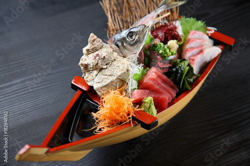 sashimi boat photo