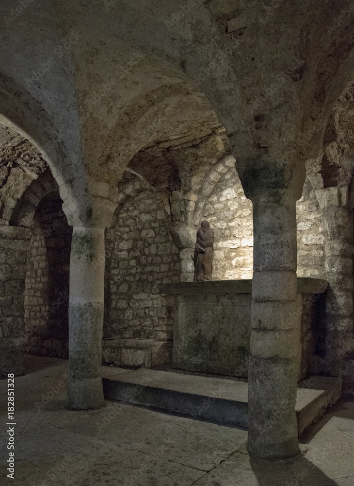 Crypte Saint-Domitien à Saint-Rambert-en-Bugey, Ain, France