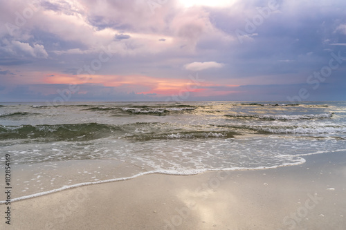Fototapeta Naklejka Na Ścianę i Meble -  evening sunset in seascape and wave bubble on sand