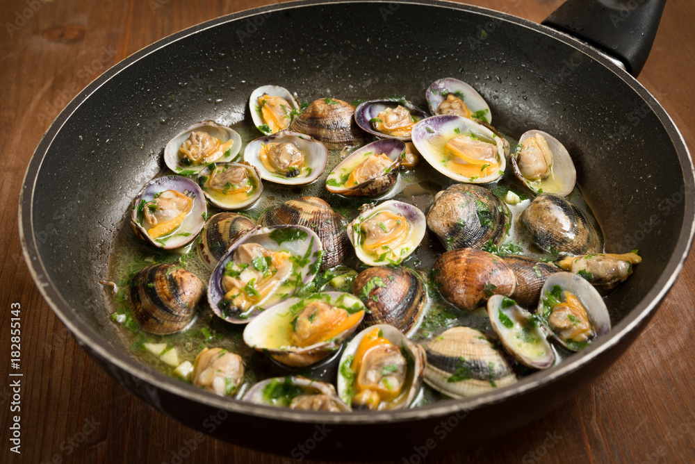 Clam shell chowder, zuppa di vongole, Mediterranean Cuisine Clam shell chowder, zuppa di vongole, Mediterranean Cuisine