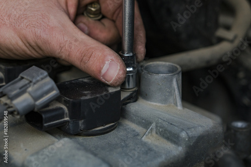 Replacement of spark plugs in the car. Hands of the master.