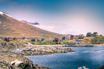Papier peint photo Arctique Village inuit aux maisons colorées Groenland  © Erwin Barbé