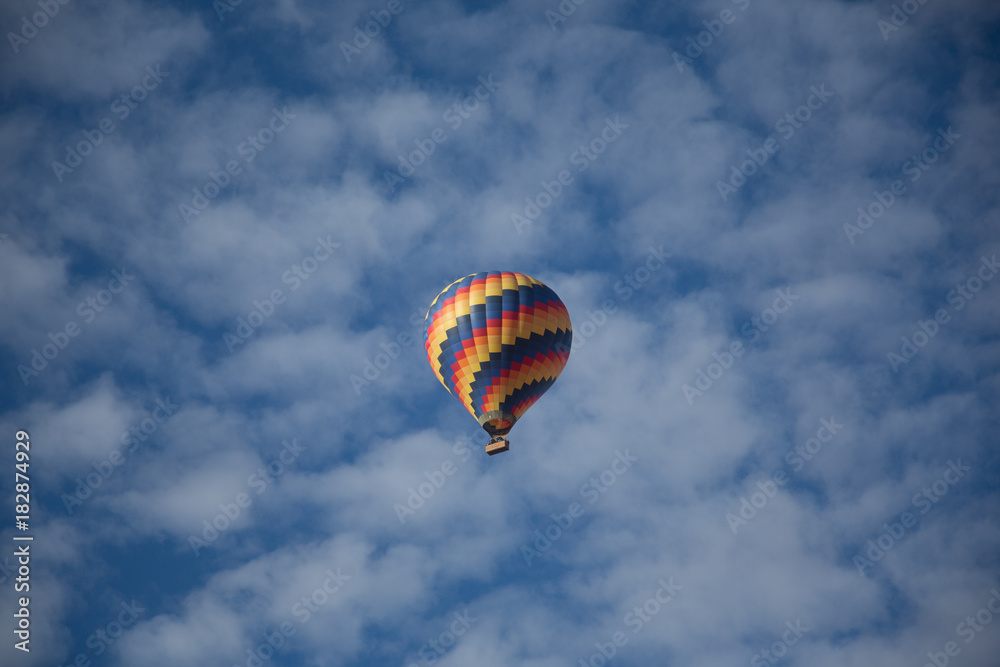 Fototapeta premium Hot Air Balloon Over Utah