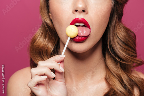Photo Cropped photo of woman lick lollipop isolated