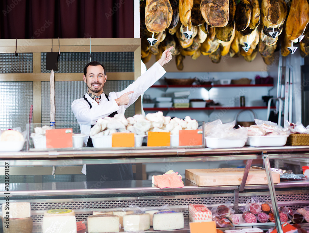 Obraz premium Seller offering displayed sorts of meat