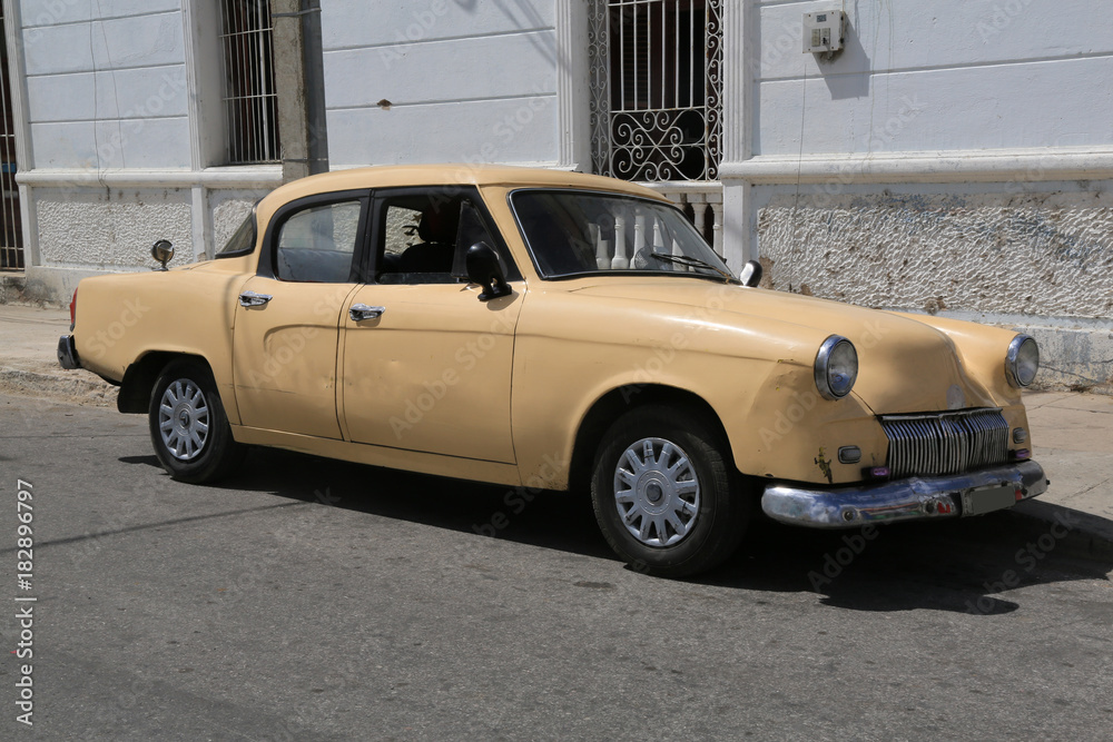 Uralter Oldtimer-Transport/Lieferwagen auf Kuba - mit beschreibbarer Werbefläche