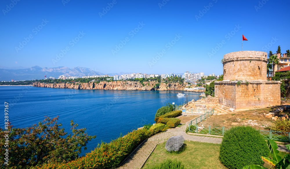 Fototapeta premium Panoramiczny widok na miasto Antalya, Turcja