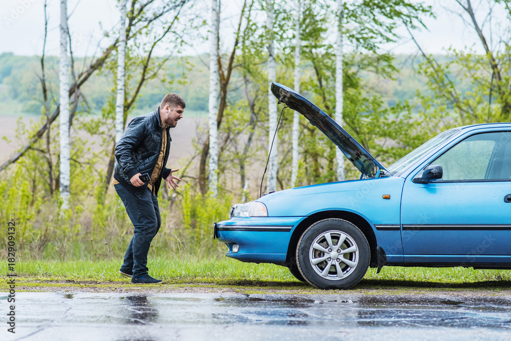 Nervous driver calls to the help desk by phone