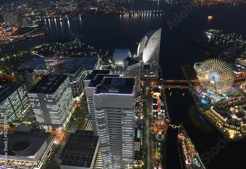 美しい夜景・横浜の都市風景（ＭＭ２１や横浜港などを望む） photo