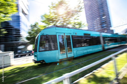przekroczenie prędkości tramwaju miejskiego
