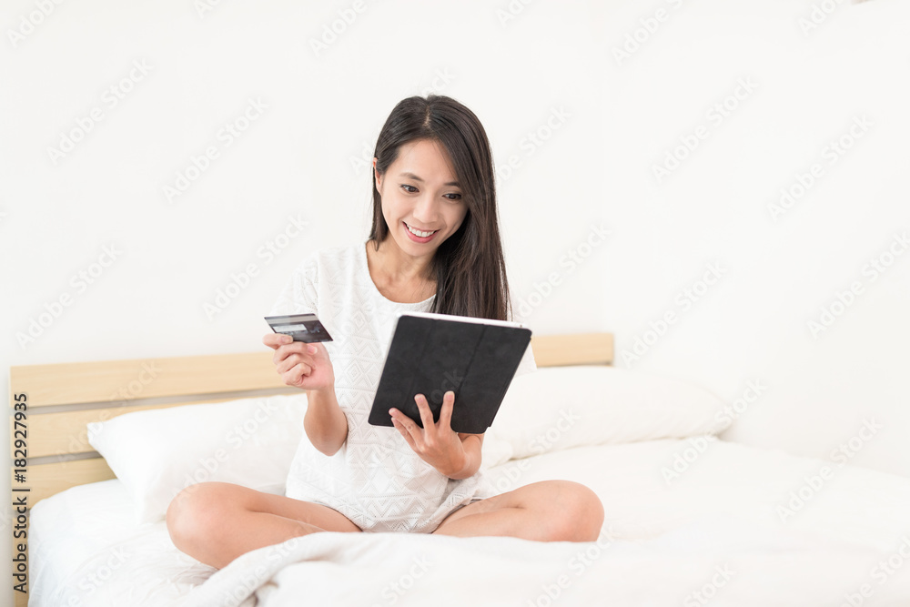 Woman use of tablet comupter for online shopping Woman use of tablet comupter for online shopping