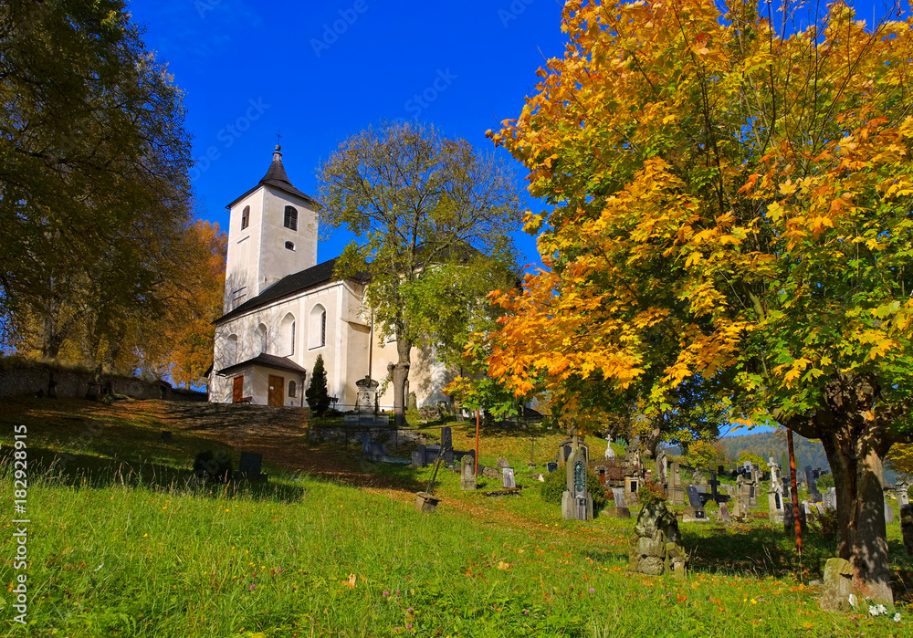 Obraz premium Marschendorf Renaissancekirche im Herbst im Riesengebirge - Marschendorf Renaissance church in autumn in Giant Mountains