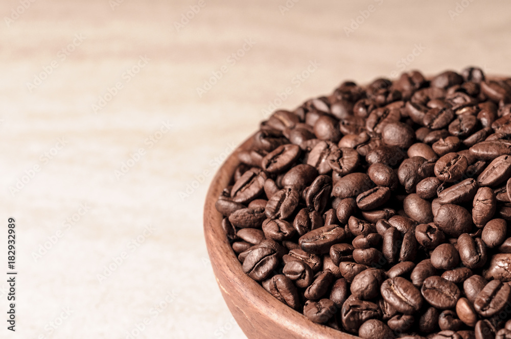 Fototapeta premium fresh coffee beans.coffee in a wooden bowl.