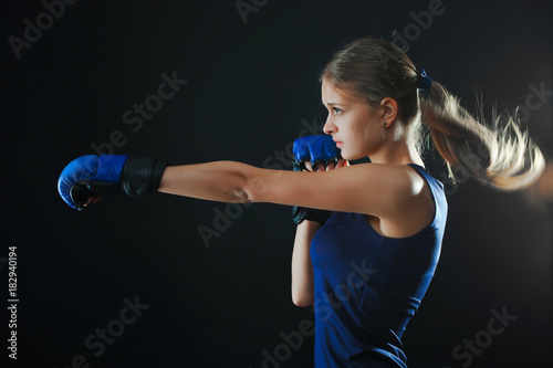 Girl in boxing gloves © Studio KIVI
