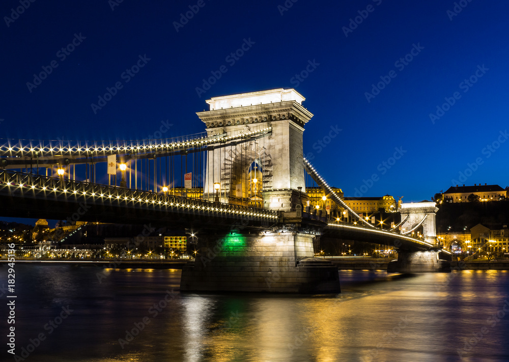 Obraz premium Chain Bridge - Budapest 