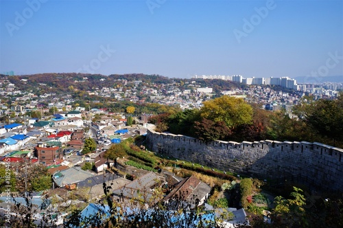 ソウル城郭と城北洞の町並み