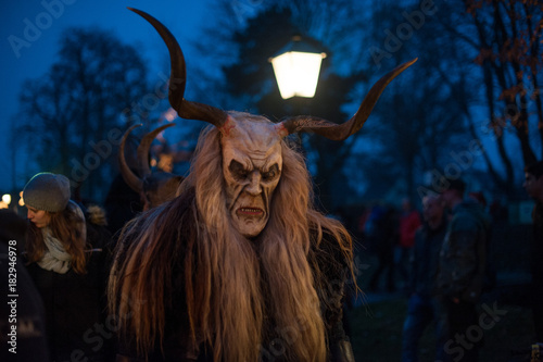 Perchten Krampus Hexentrieben 
