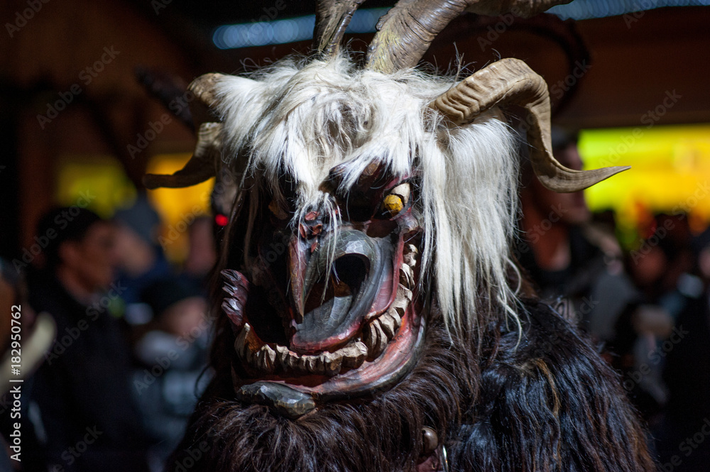 Krampus und Percht Krampus und Percht