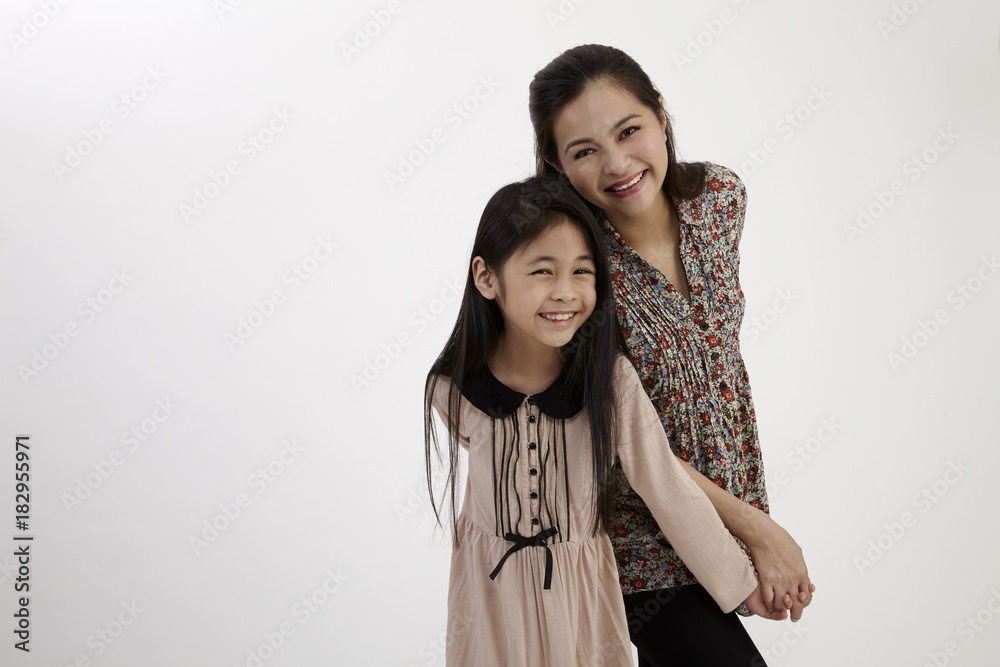 mothe and daughter back to back mothe and daughter back to back