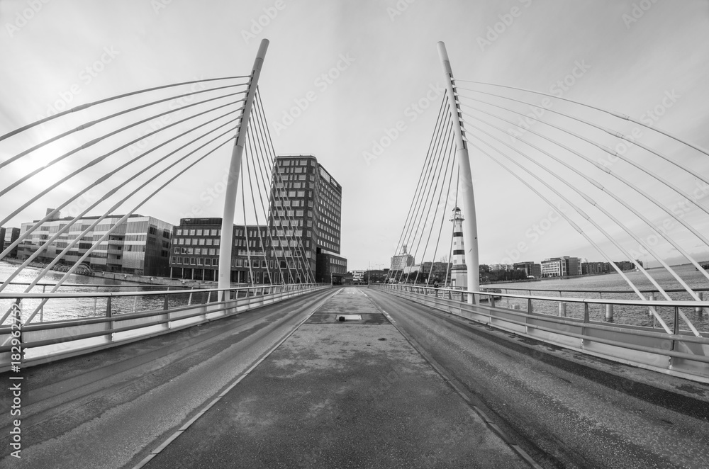 symetrical bridge 