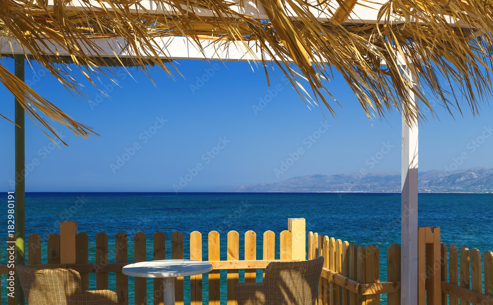 Φωτογραφία gazebo for relaxing on the shore of sea of Crete Greece