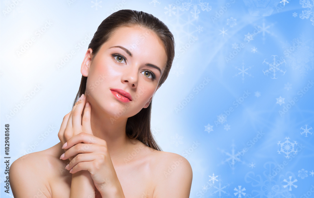Naklejka premium Healthy girl on winter background