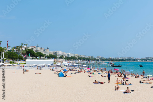 View of the beach in Cannes © KVN1777
