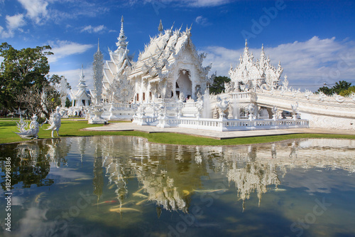  Wat Rong Khun (White temple) in Chiang Rai province.