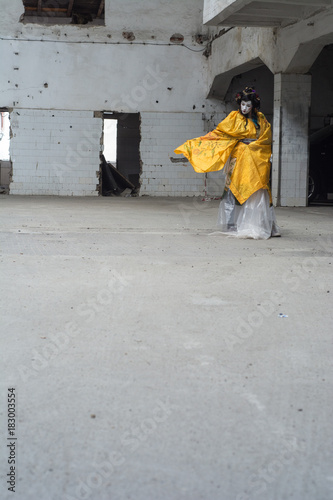 Dancing geisha - japan, traditional © Ruzica